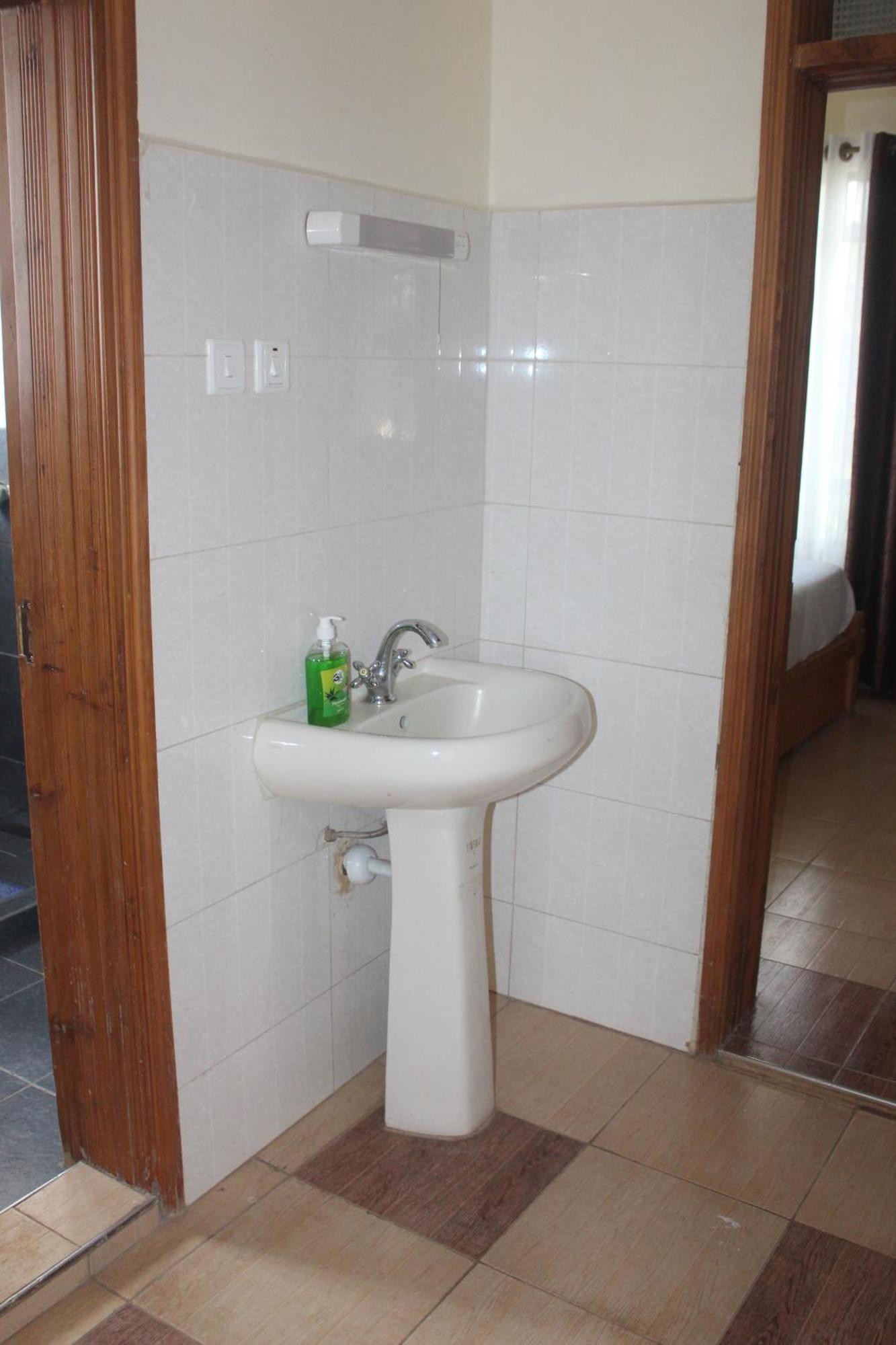 Eshborns House - Near Jomo Kenyatta International Airport And Sgr With Shuttle Services Syokimau Dış mekan fotoğraf